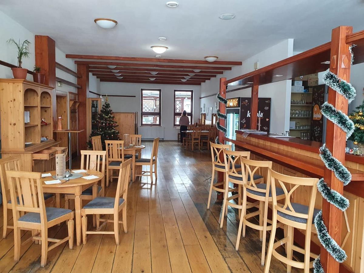 兹拉蒂克鲁姆酒店 Česká Ves 外观 照片