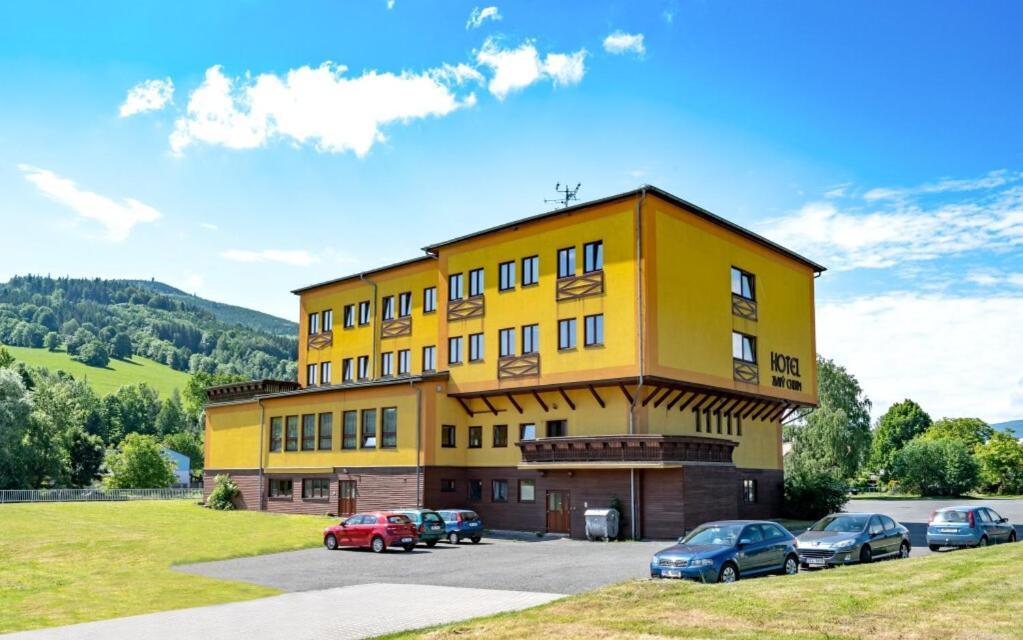 兹拉蒂克鲁姆酒店 Česká Ves 外观 照片