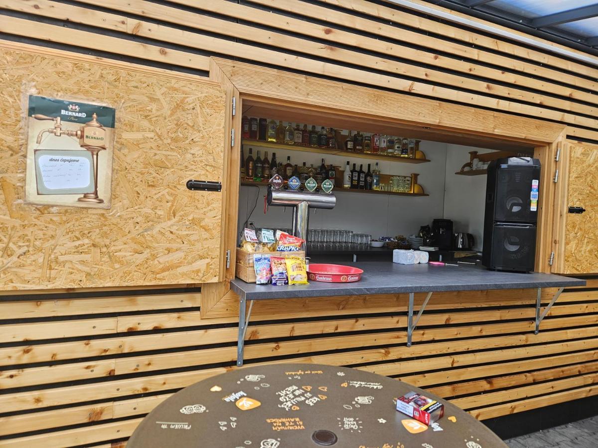 兹拉蒂克鲁姆酒店 Česká Ves 外观 照片