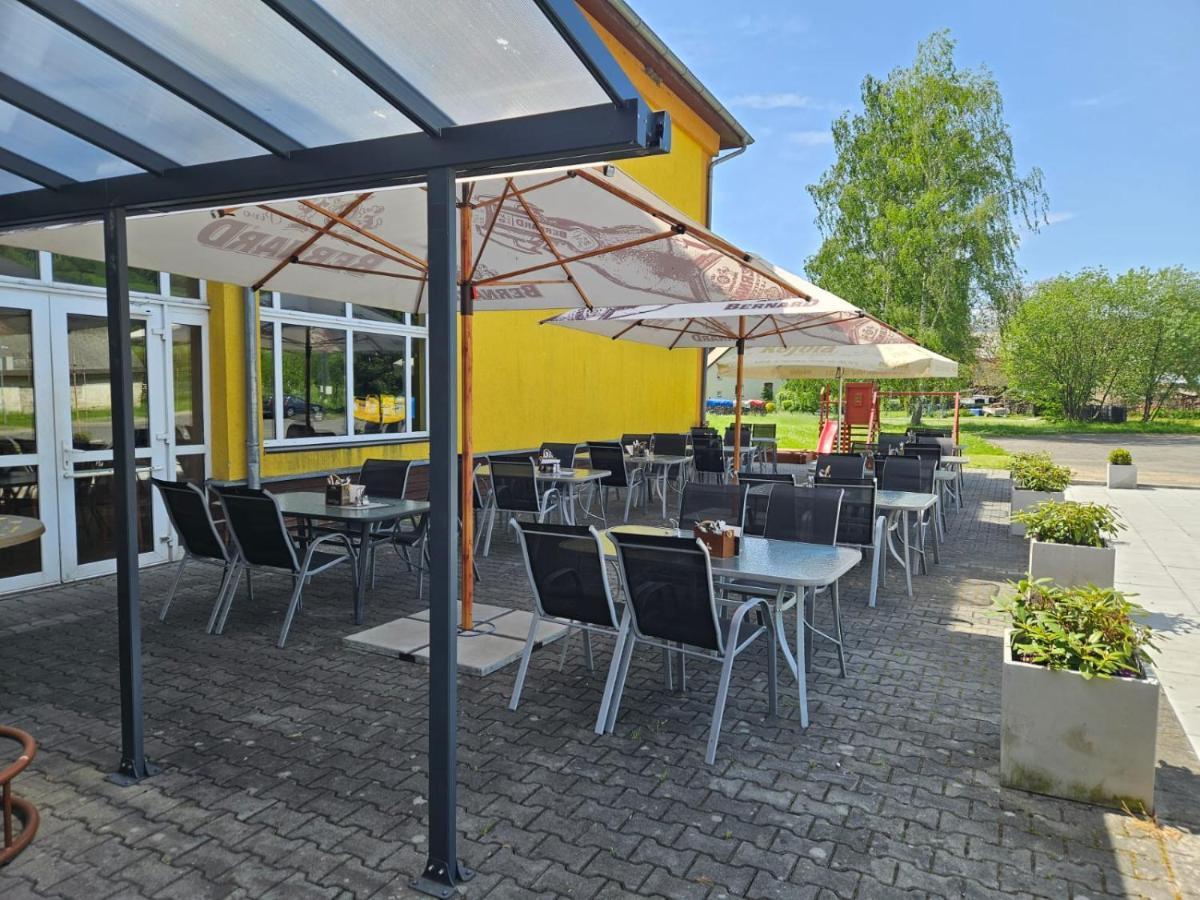 兹拉蒂克鲁姆酒店 Česká Ves 外观 照片