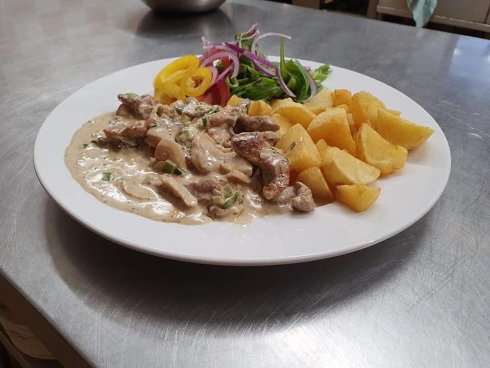 兹拉蒂克鲁姆酒店 Česká Ves 外观 照片