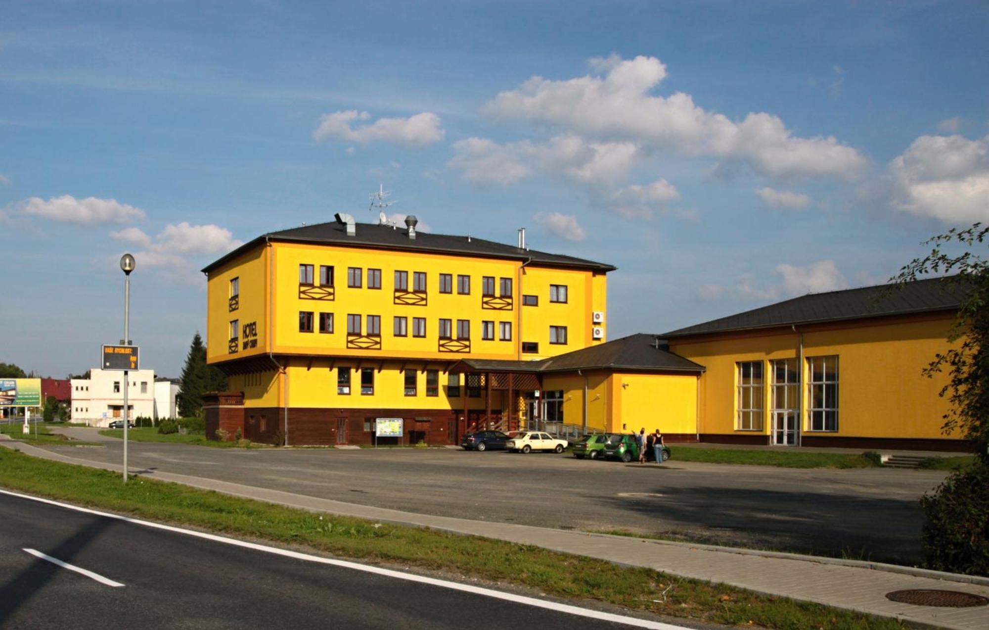 兹拉蒂克鲁姆酒店 Česká Ves 外观 照片